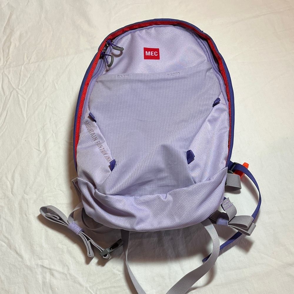 MEC Mountain Fountain Jnr kids 6L Hydration Backpack (no water bladder)